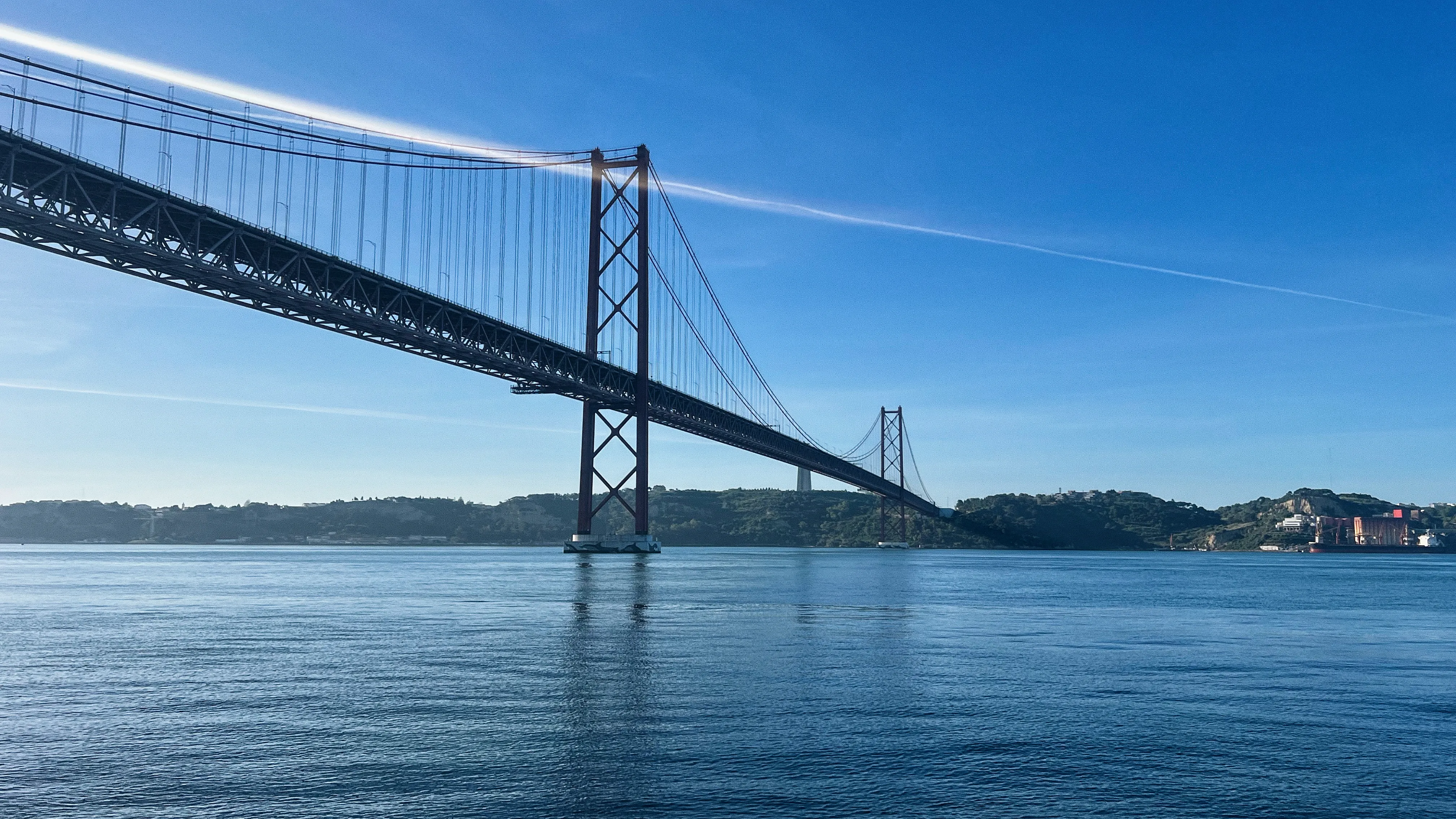 Ponte 25 de Abril over the Tagus river